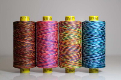 Gutermann Multicolour Mara 120 Nähgarn rosa, blau, Regenbogengarn