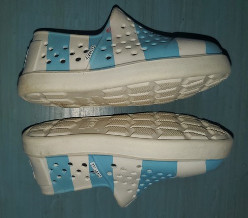 TOMS white and light blue Rubber Slip On Water Shoes Sz 5 Toddler PLAY Condition - Picture 3 of 6