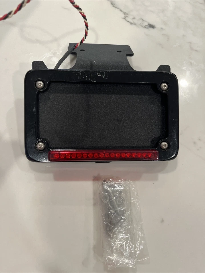 Luz de freno trasera marco matrícula LED cromada Backoff Products Harley GSXR CBR Foto 2 de 4