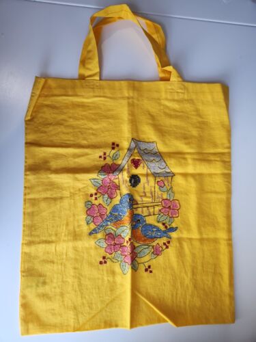 Cross-stitched Birdhouse On Yellow Tote Bag Pink Flowers Blue Birds Herrschers - Afbeelding 1 van 13