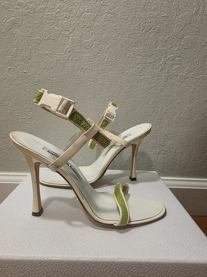 MANOLO BLAHNIK VASKA Stiletto Ankle-Strap Sandals Patent Leather Size 37 / 7 COA - Image 3 of 4