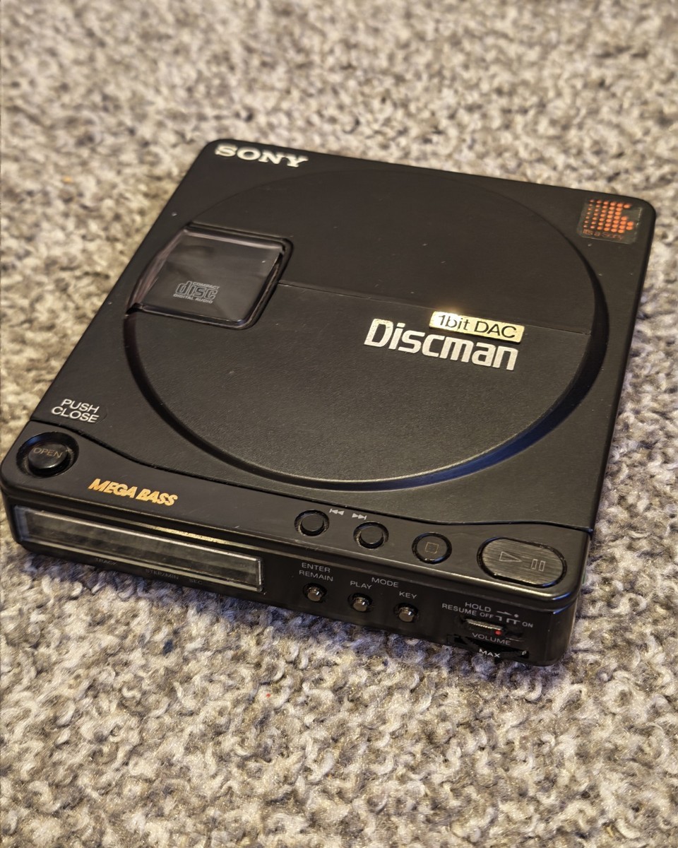 Vintage SONY Discman Personal CD player D-99 Walkman Metal ,Not