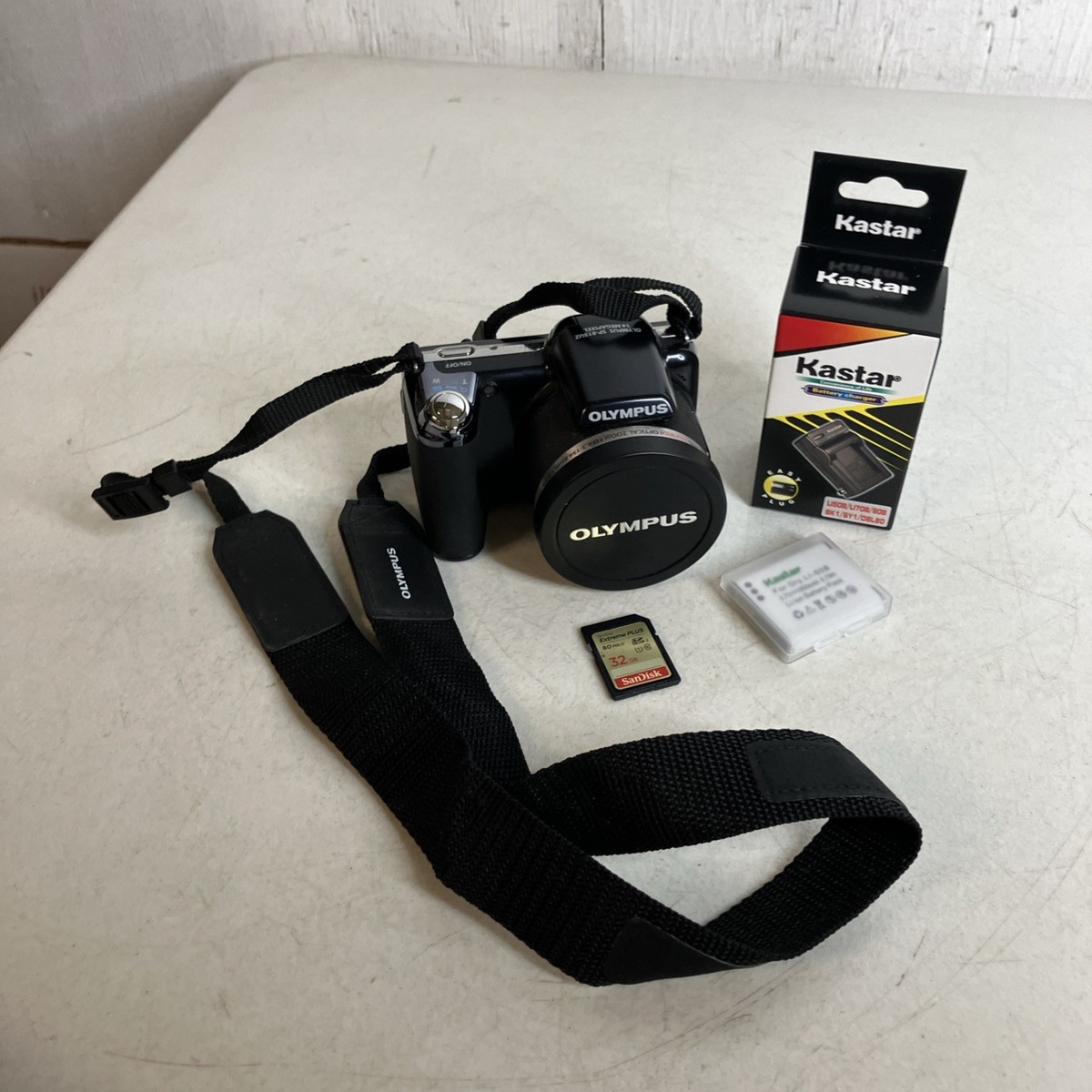 Olympus SP Series SP-815UZ 14.0MP Digital Camera - Black New