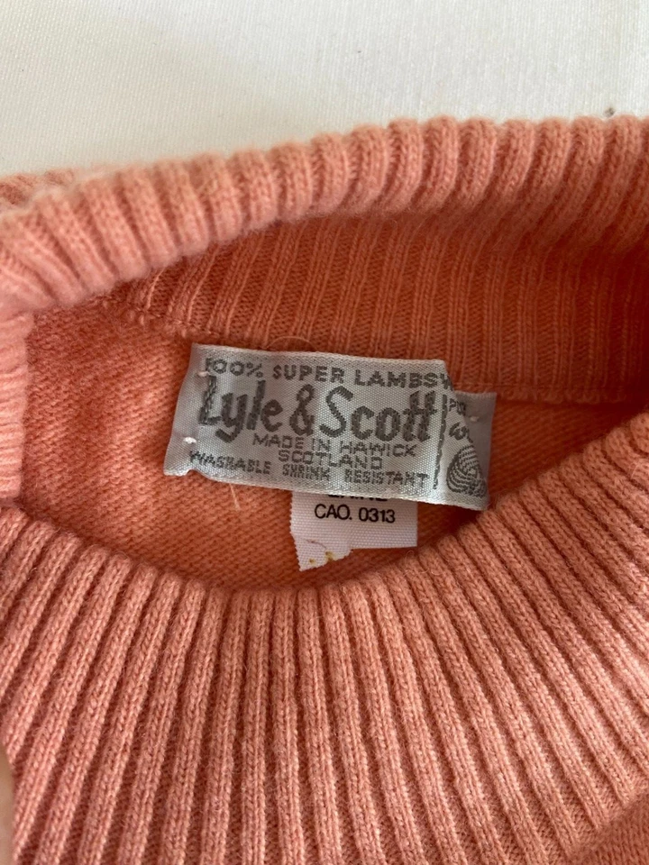 Suéter Lyle & Scott Mujer Talla 40 Melocotón Cuello Simulado Lana de Cordero Hecho en Escocia Foto 3 de 4