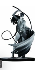 DC Direct - Batman Black & White Catwoman Statue - 0667/4000 Steve Rude