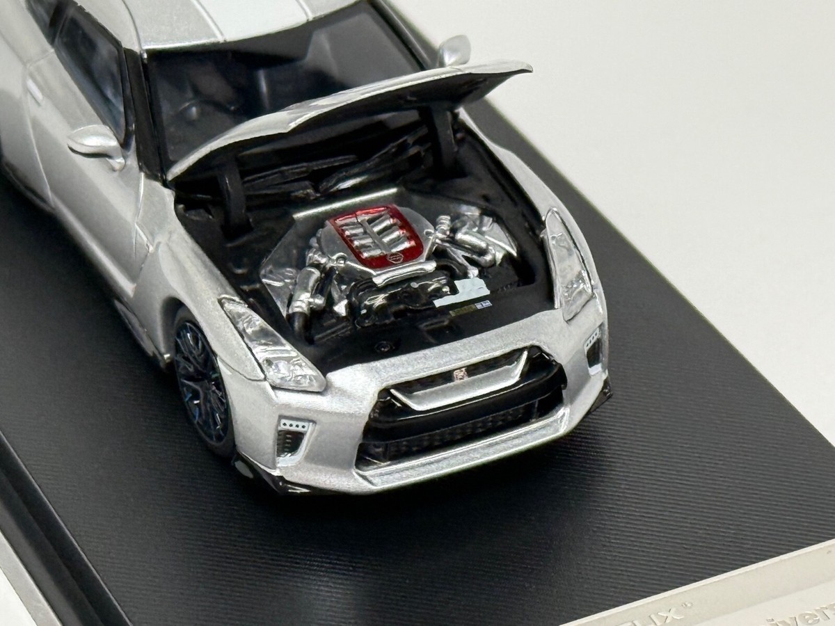 1/64 Motorhelix Nissan Skyline GT-R R35 50th Anniversary Edition