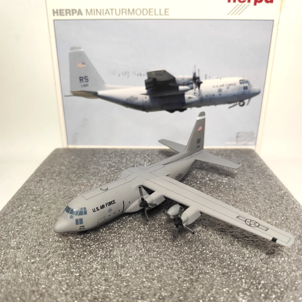 1: 200 Herpa 美国空军 Ramstein C-130 Hercules 37th Airlift Squadron 压铸 — 第 2/4 张图片