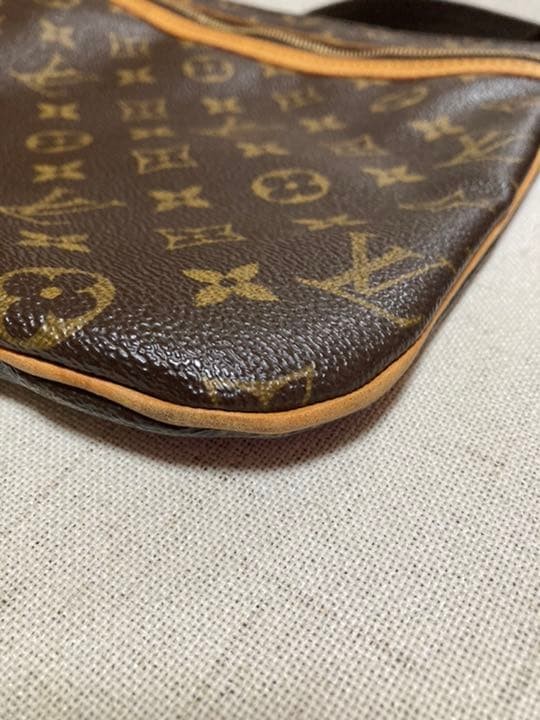 Authentic Louis Vuitton Monogram Pattern Crossbod… - image 5