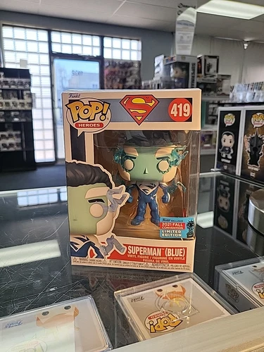 Funko Pop! Vinyl: DC Universe - Superman Exclusive #419 Ships With Protector
