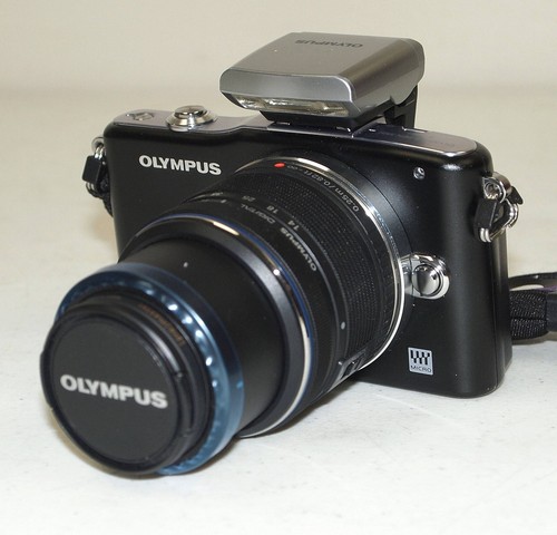 Mint!! Works!! OLYMPUS PEN Mini E-PM1 12.3 MP DIGITAL CAMERA (Bundle) with FLASH - Picture 3 of 6