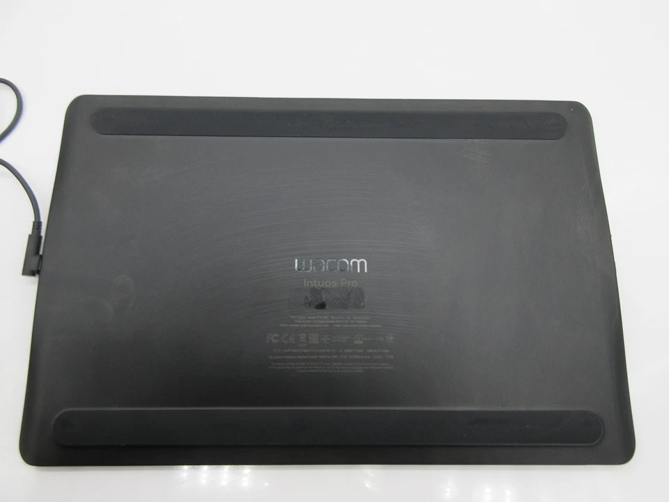 Tableta de dibujo gráficos Wacom Intuos Pro PTH-660 mediana Bluetooth negra Foto 3 de 4