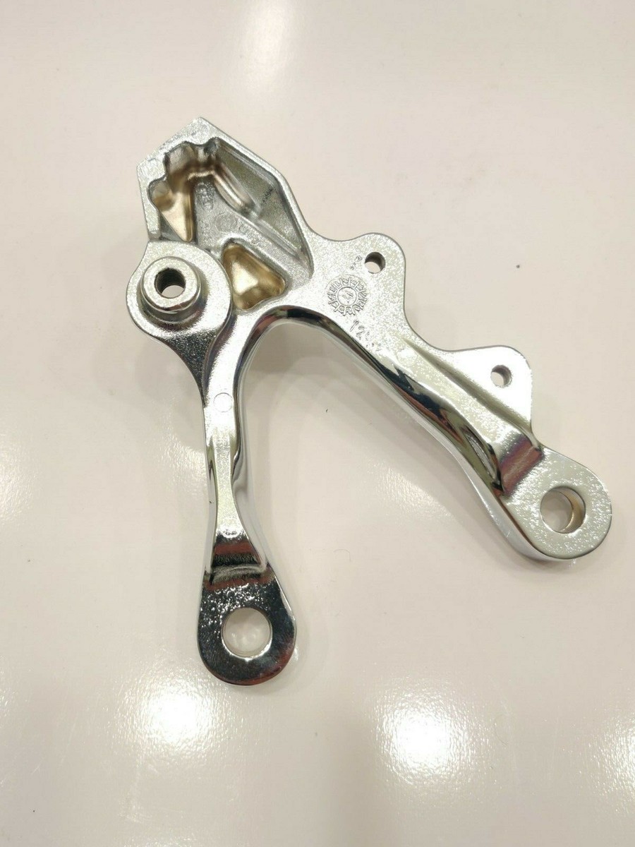 05 06 KAWASAKI NINJA ZX6R ZX6RR FRONT LEFT FOOTREST BRACKET 35063