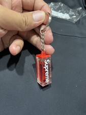 SUPREME New York FW'18 Level Keychain Red