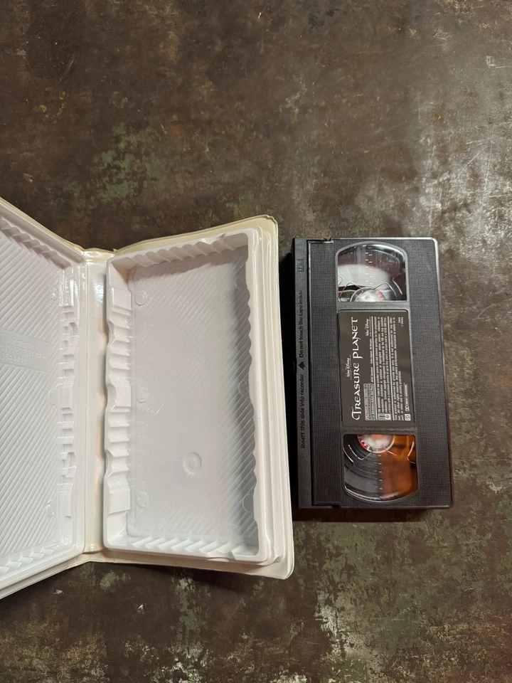 Treasure Planet VHS, 2003 Walt Disney Clamshell - Image 2 of 3