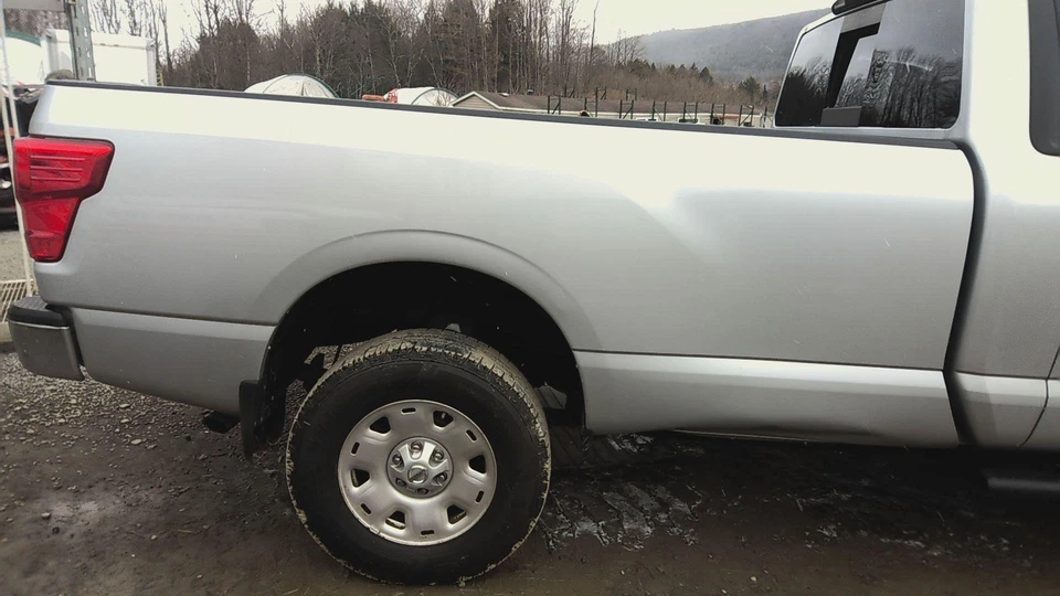 17 NISSAN TITAN XD Pickup Box/bed Standard (139.8" Wb) Brilliant Silverk23 Foto 2 de 4