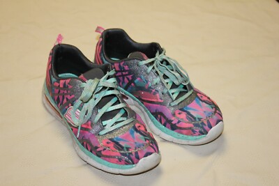 multicolor tennis shoes