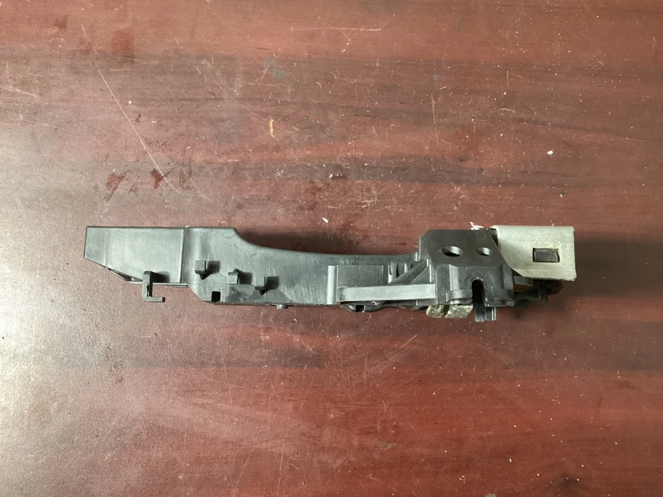 2009-2016 AUDI A4 A4 QUATTRO Front Left Side Exterior Door Handle Bracket OEM. - Image 3 of 4