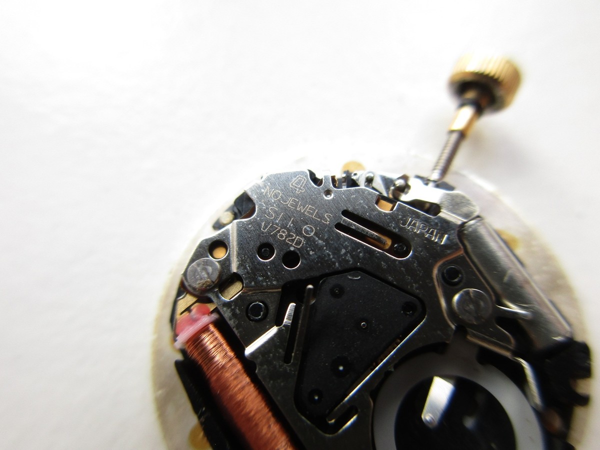 Shiojiri cal. V782D Japan quartz watch movement - date at 3