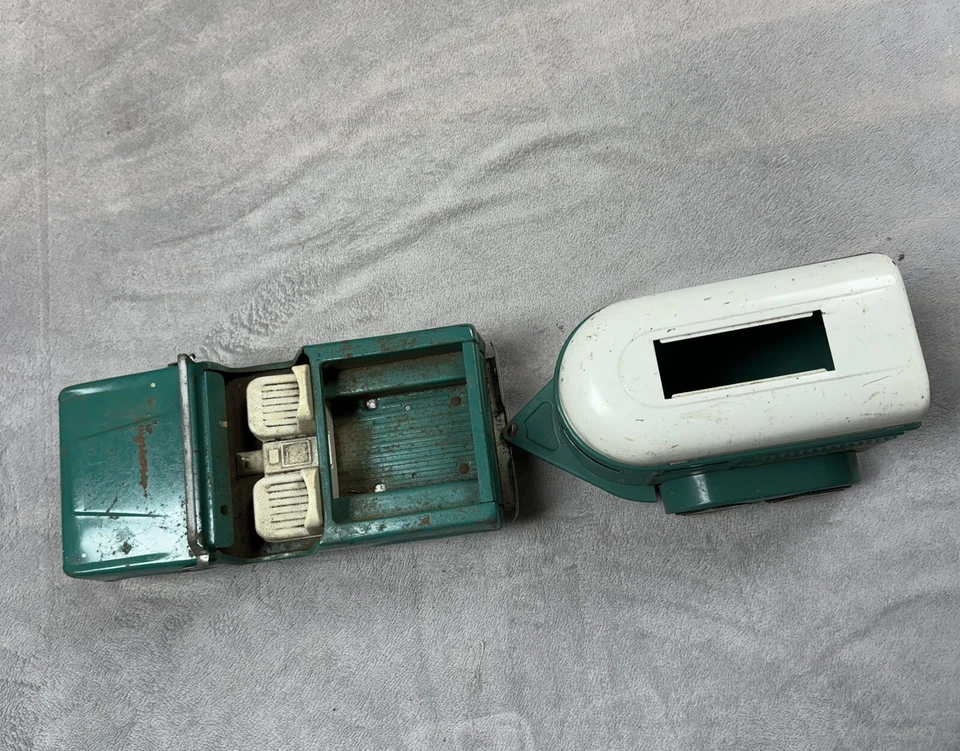 Vintage 60s Nylint Ford Bronco And Trailer Thoroughbred Farms 20" L Teal Color - Image 3 of 4
