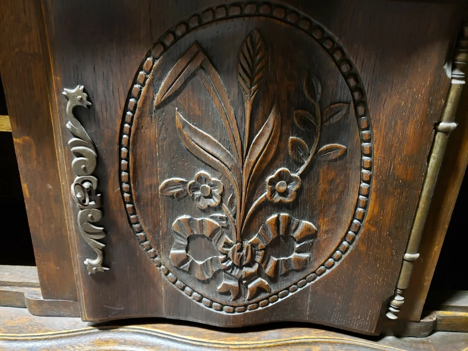 Antiguo armario aparador francés de roble campestre Foto 3 de 4