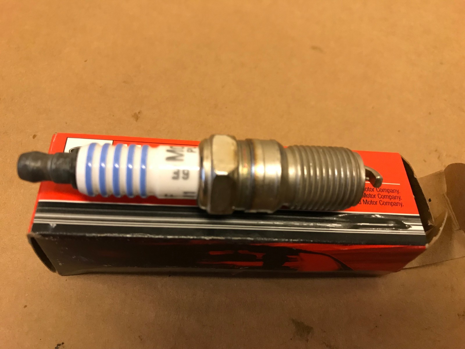 ONE GENUINE OEM MOTORCRAFT SPARK PLUG SP-405