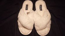 WOMANS NAUTICA WHITE CRISS CROSS FUZZY SLIDES COMFY SLIP ON SIZE 8