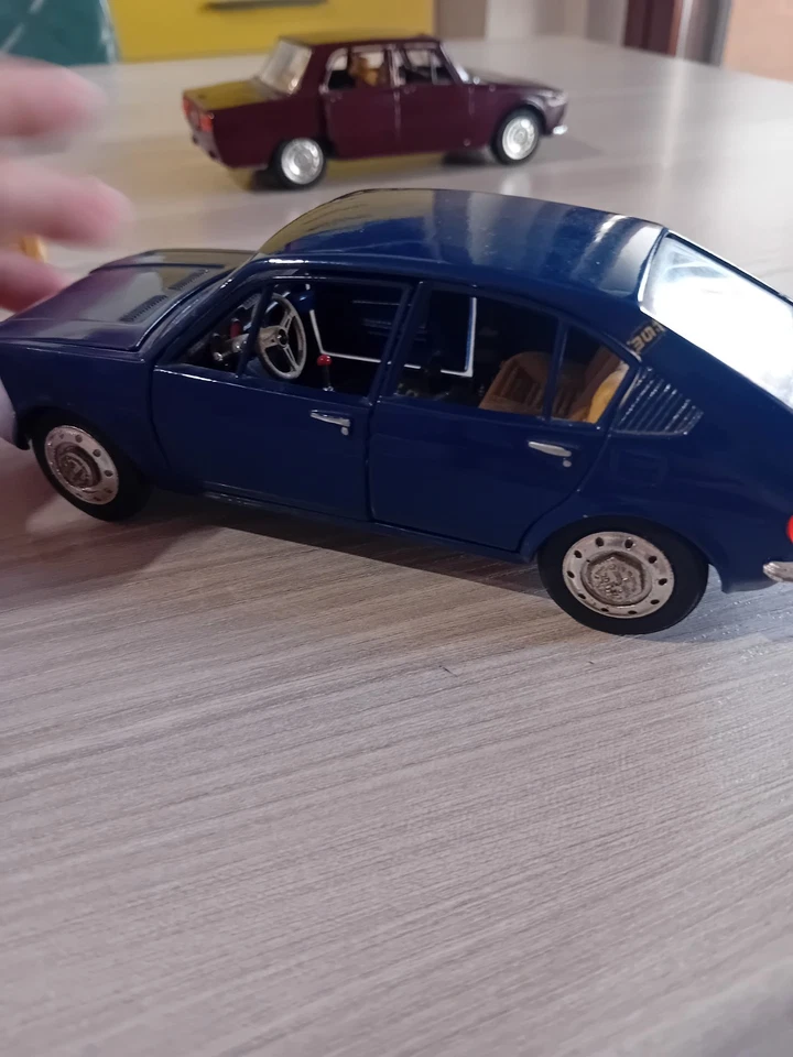 ALFA ROMEO ALFASUD L 5 Porte  TOGI MODELLINO AUTO MODELLISMO BLU 1/23 1/24  - Immagine 2 di 4
