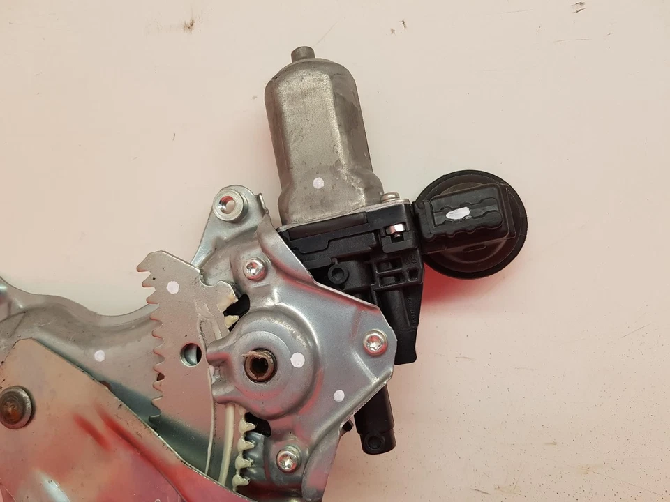 Toyota RAV 2016 4 5 puertas Estate pasajero ventana trasera regulador + motor Foto 3 de 4