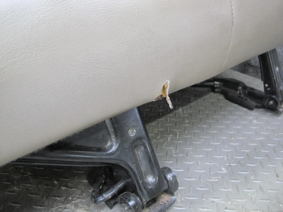 2004 HUMMER H2 REAR 2ND ROW LEFT & RIGHT SIDE LEATHER SEAT SET OF 2 - Image 4 of 4