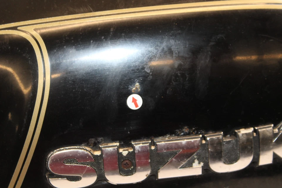 Suzuki GS1100G 1982 Z-Tanque de combustible negro (interior oxidado) 44110-45110-13L Foto 3 de 4