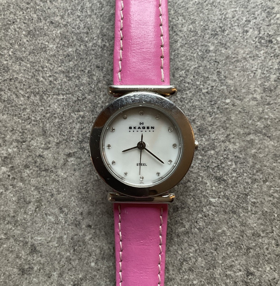 Beautiful Skagen Womens Watch 20mm Silver Tone Case W/MOP  display picture 1