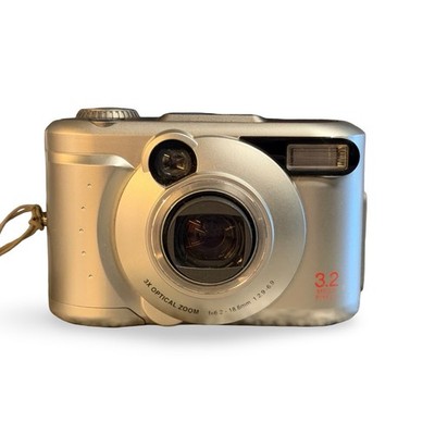Toshiba PDR-3320 Digital Camera 3.2MP 3x Optical Zoom Y2K Vintage Digicam Silver
