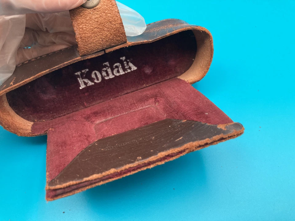 Lot of 3 Small Leather Cases for Camera & Accessories Length from 3.5'' to 5.5'' - Image 4 of 4