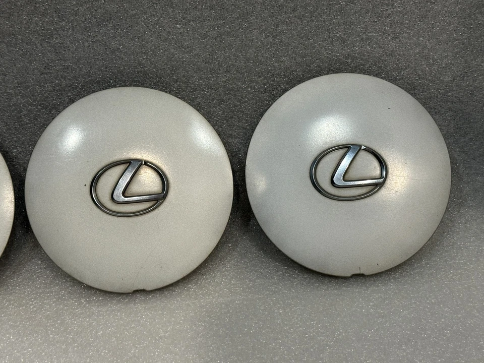 Llantas originales Lexus 1990-92 LS400 OEM 15 pulgadas PLATEADAS cromadas centrales 4 tapas Foto 3 de 4