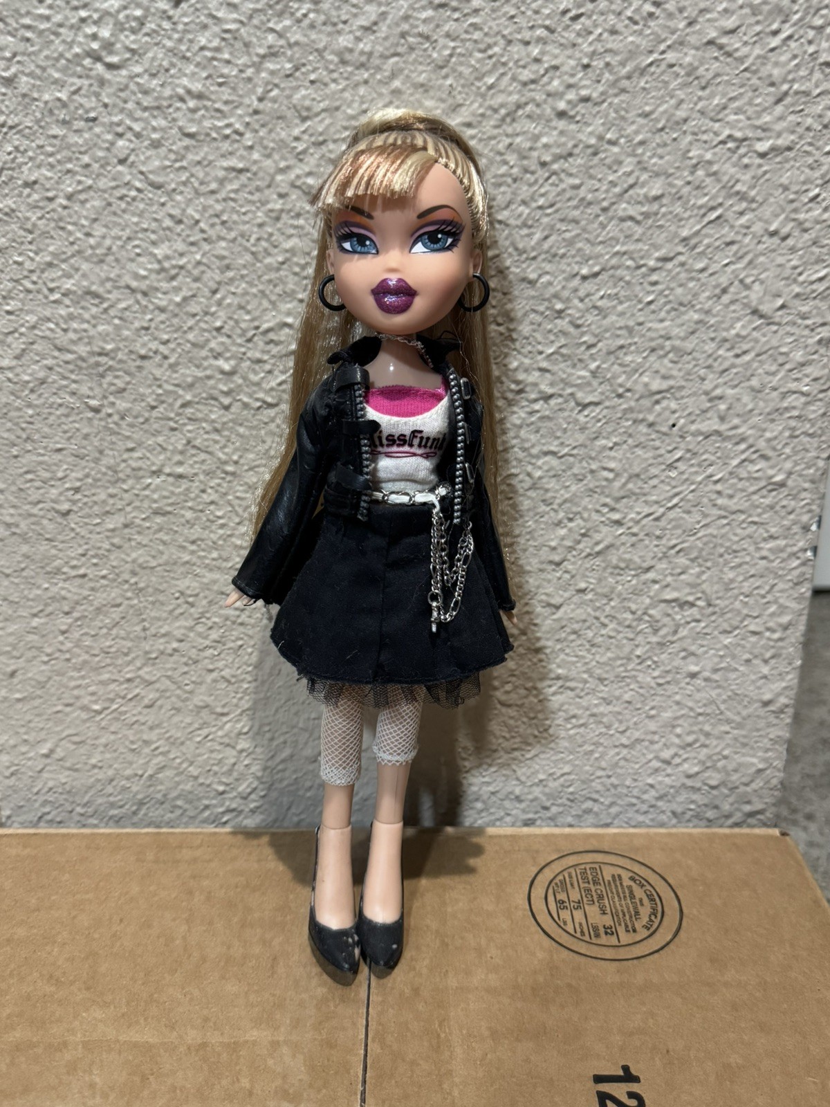 Bratz Flashback Fever Cloe 
