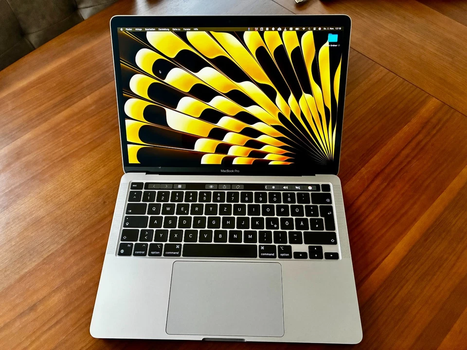 Apple MacBook Pro 13 Zoll - 512GB SSD, M2, 8GB - Silber -  Mid 2022