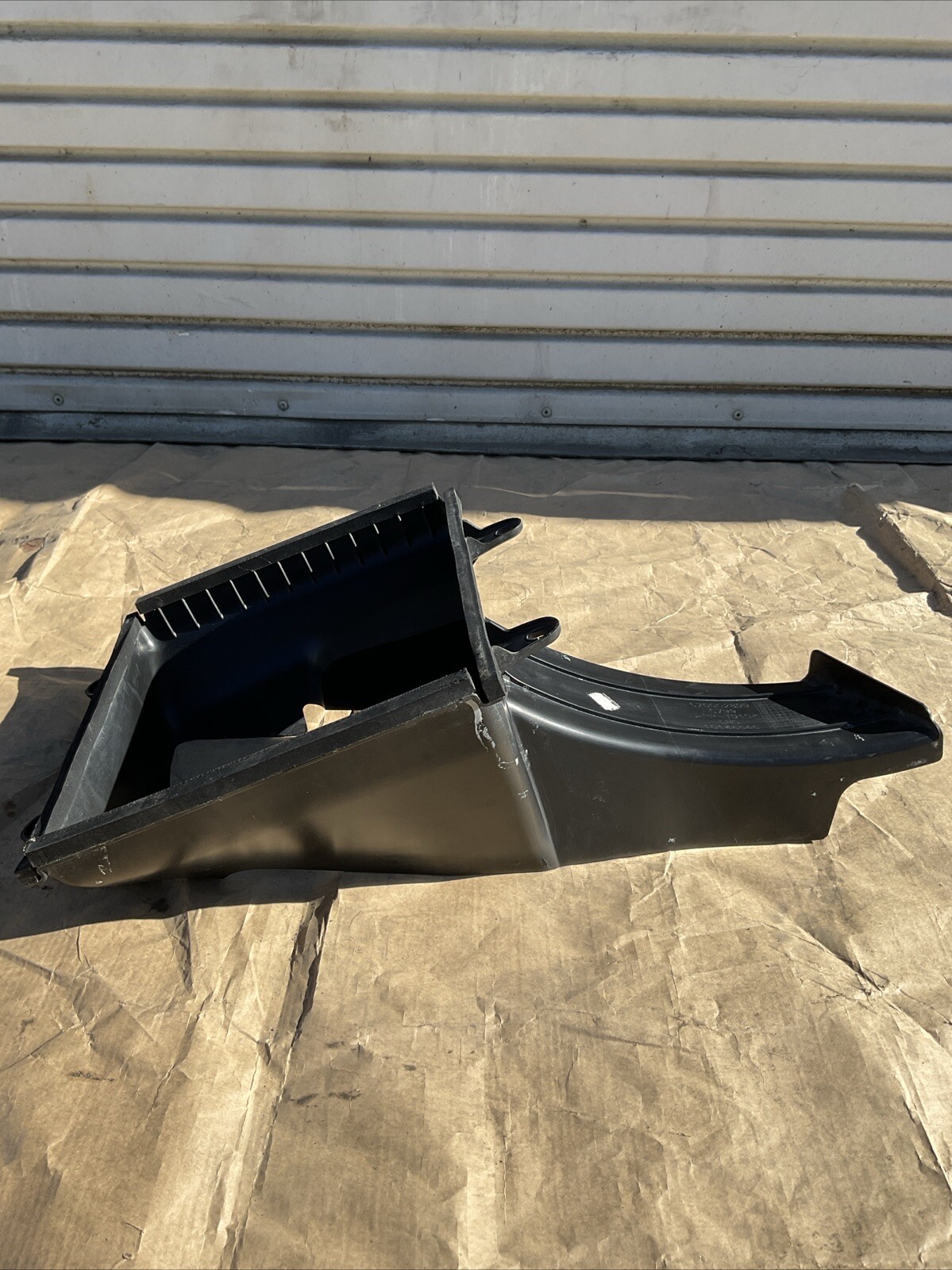 14-17 Maserati Quattroporte Front Left Intercooler Duct Shroud 670002899 OEM