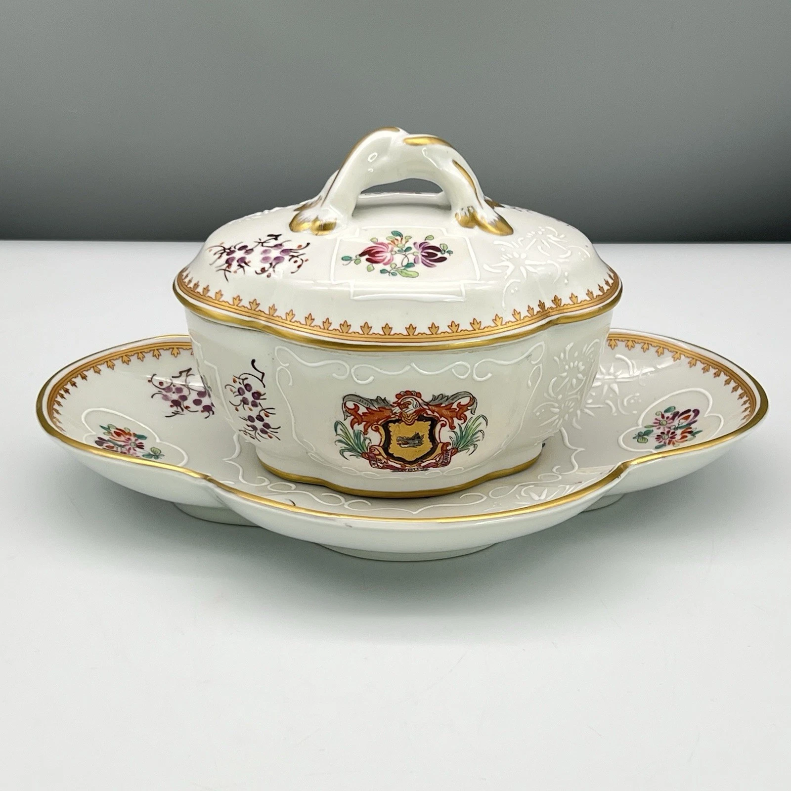 VTG PORCELAINE DE PARIS Armorial COVERED SAUCE TUREEN DISH & UNDERPLATE Enameled