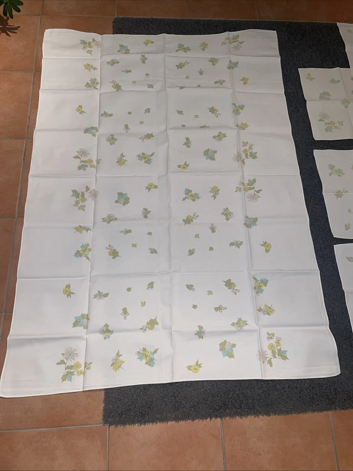 Omas Tischdecke und 7 Servietten weiß mit Blumendruck Retro Vintage - Bild 3 von 4