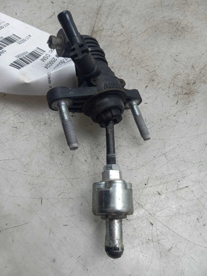 06-10 TOYOTA YARIS S 1.5L CLUTCH MASTER CYLINDER MANUAL TRANSMISSION - Image 2 of 4