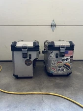 Left And Right Pannier FROM 2006 BMW R1200GSA Right Side Damaged.