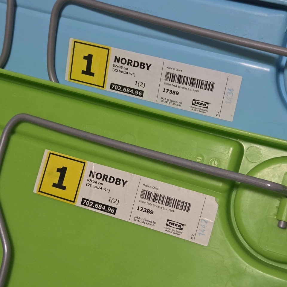 Dos bandejas de cama plegables IKEA Nordby escritorios de regazo azul verde 17389 excelente 702.684.96 Foto 3 de 4