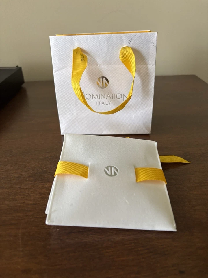 Tachuelas en forma de corazón Nomination de acero inoxidable plateado con pendientes cúbicos de zarconi Foto 3 de 4