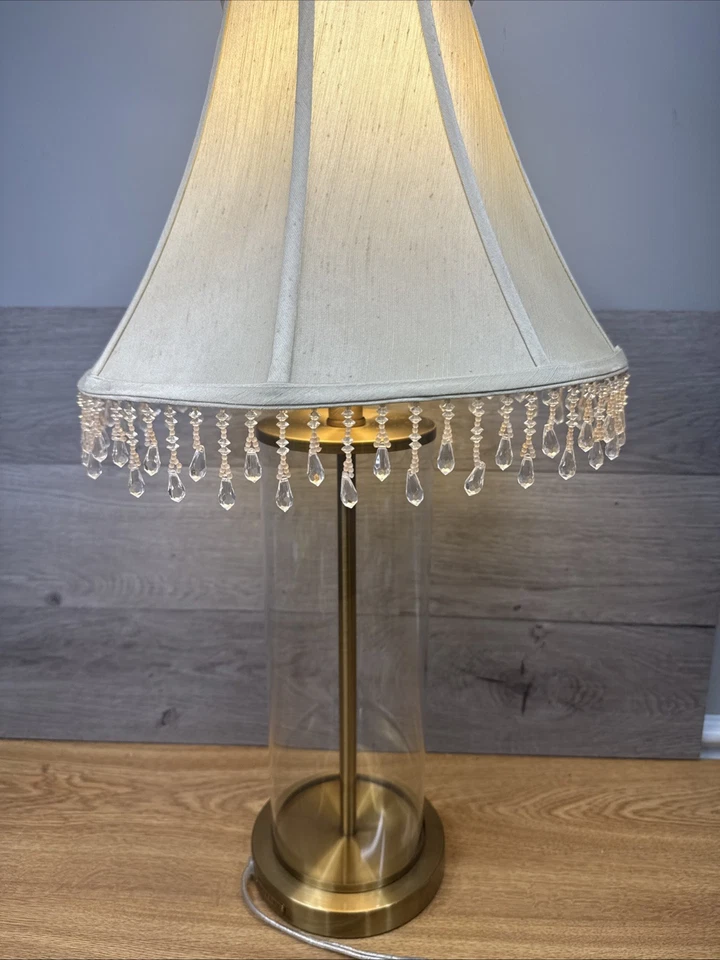 Abajur de mesa Ralph Lauren vidro transparente e tubo cilindro cromado 28” de altura - Imagem 2 de 4