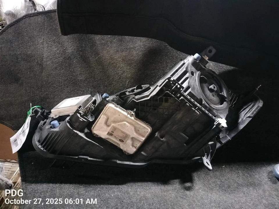 MONTAJE FARO DERECHO T4N17211 2017 JAGUAR XE Foto 2 de 4