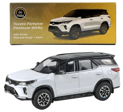 TOYOTA Fortuner  - pearl white - Para64 1:64