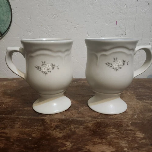 Set Of 2 Vintage Pfaltzgraff Heirloom 5" Pedestal Mugs Cups