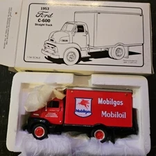 First Gear, 1/34 Scale, 1953 FORD C-600 Straight Truck ”MOBIL GAS-OIL" (F86)