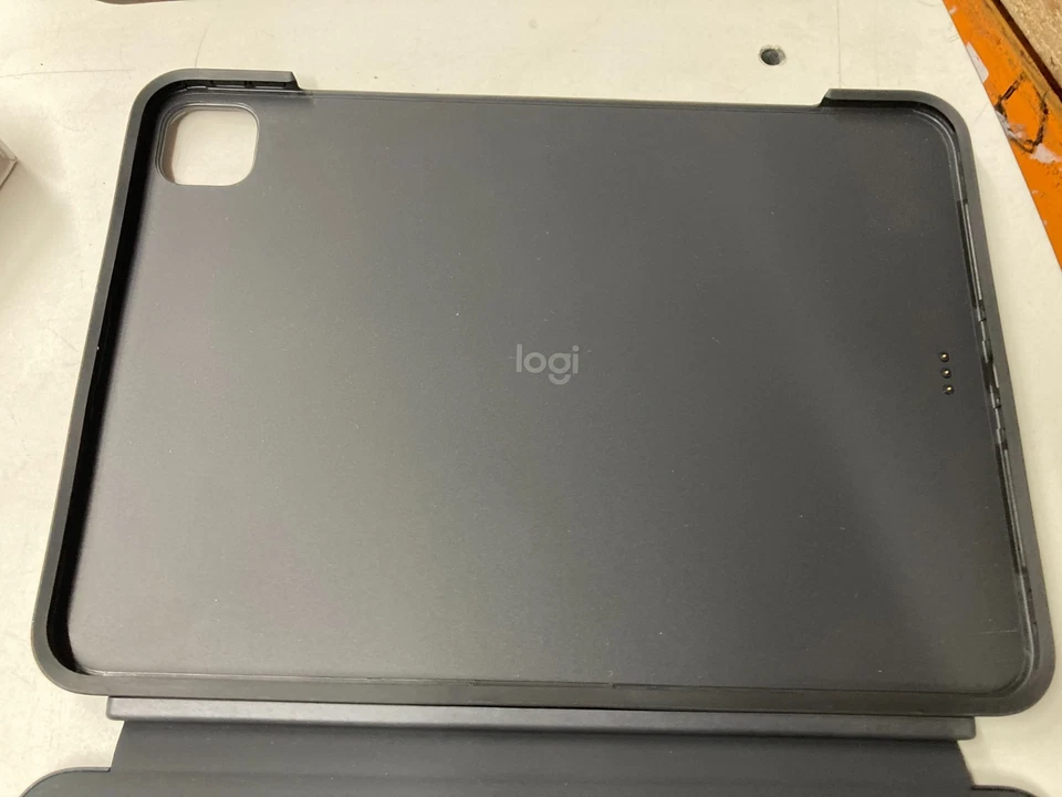 Logitech Combo Touch iPad Pro 11-inch M4 2024 UK Keyboard Case (OFFERS WELCOME) - Image 4 of 4