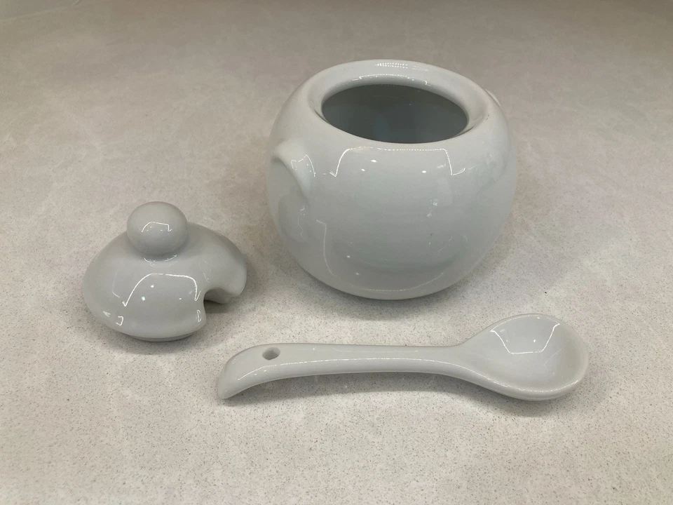 Azúcar BIA Cordon Bleu porcelana blanca con tapa y cuchara, con jarra pequeña Foto 3 de 4